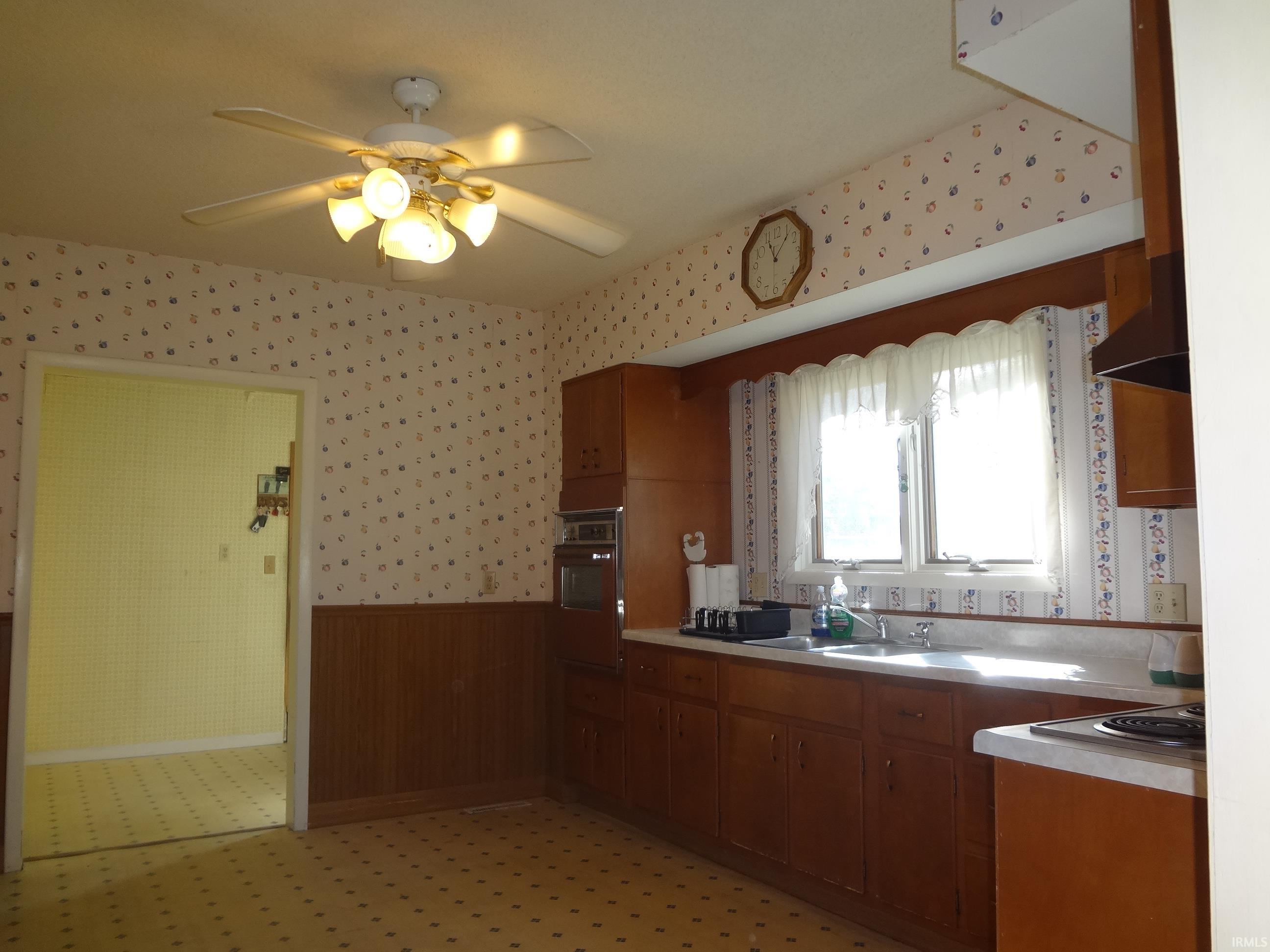 307 Main Street Rochester, IN 46975 - Photo 5 of 19 Gallery Image 5