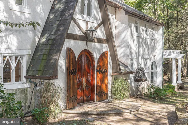 a view of a house with a tree