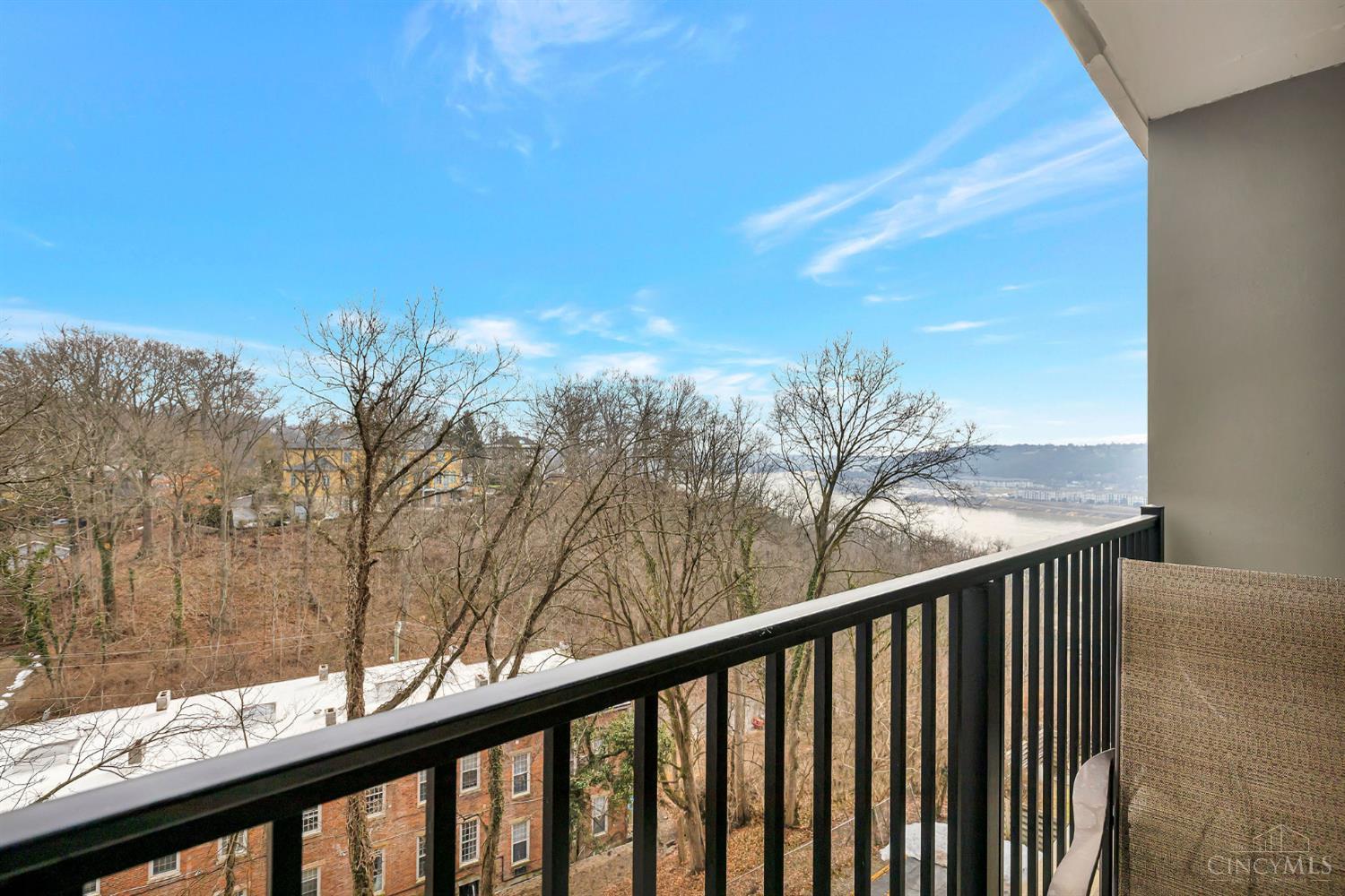 1815 William Howard Taft Road, Unit 501 Cincinnati, OH 45206 - Photo 18 of 32