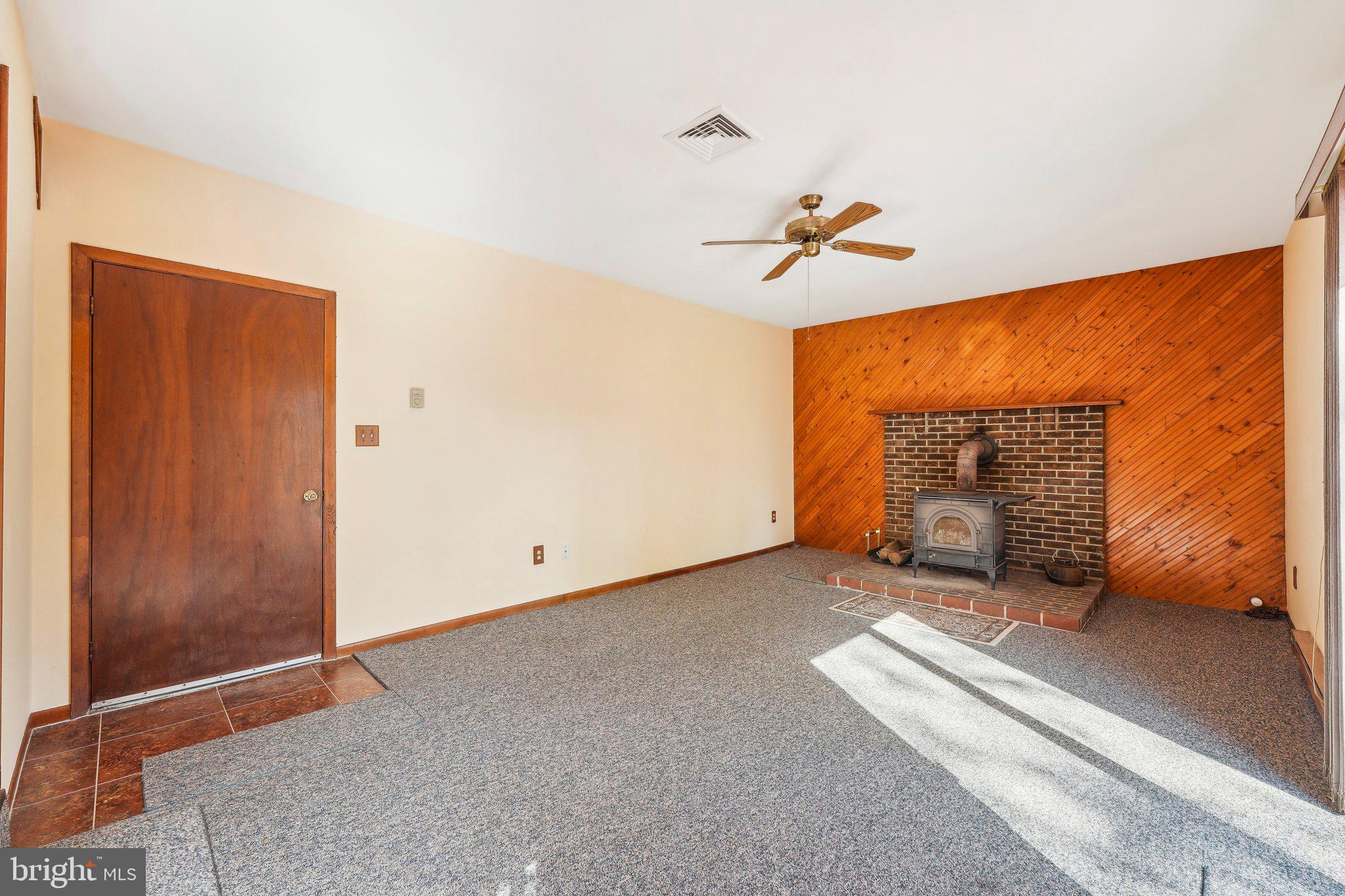 130 Forrest Road Telford, PA 18969 - Photo 5 of 42 Garage entrance into home