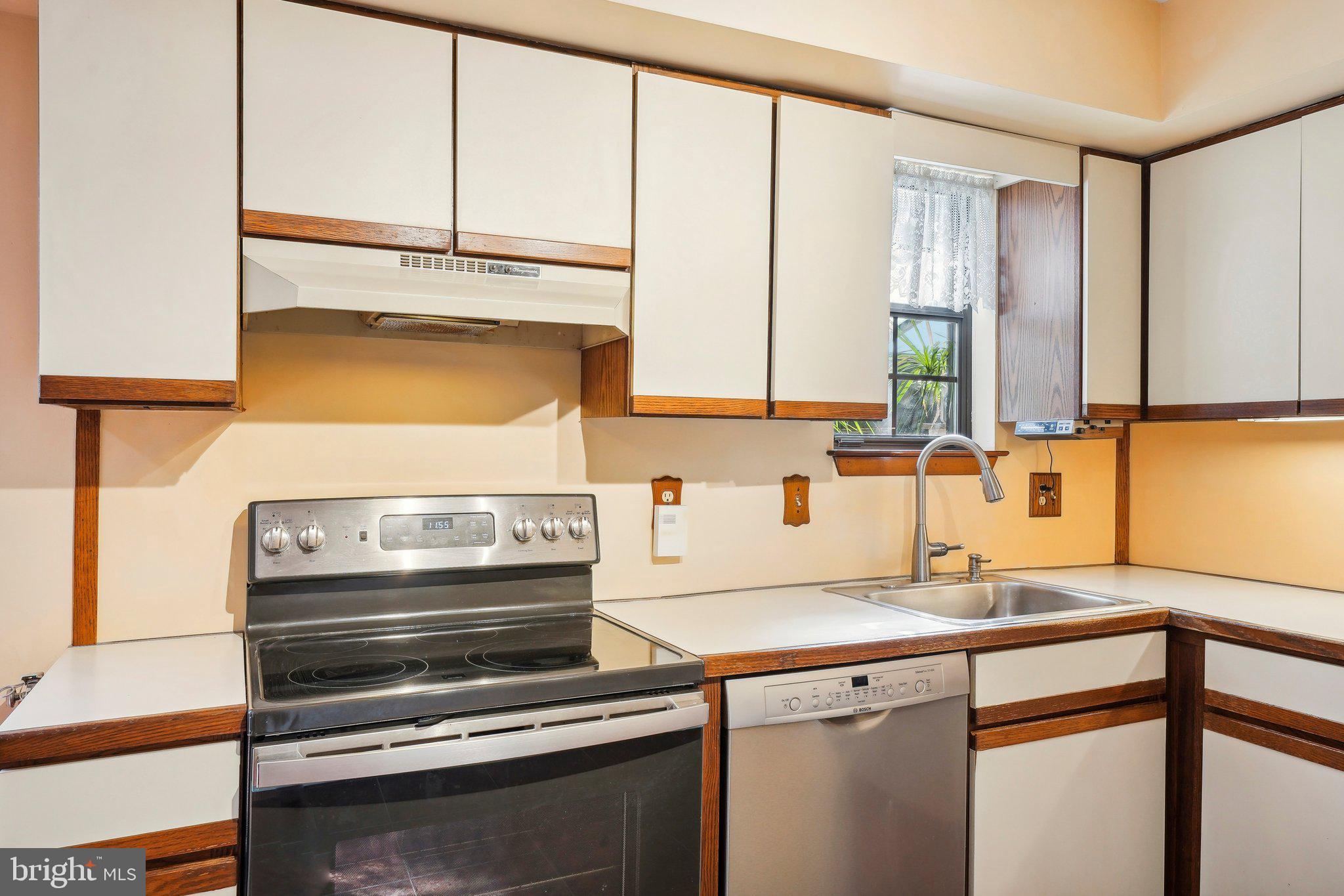 130 Forrest Road Telford, PA 18969 - Photo 10 of 42 Stainless appliances