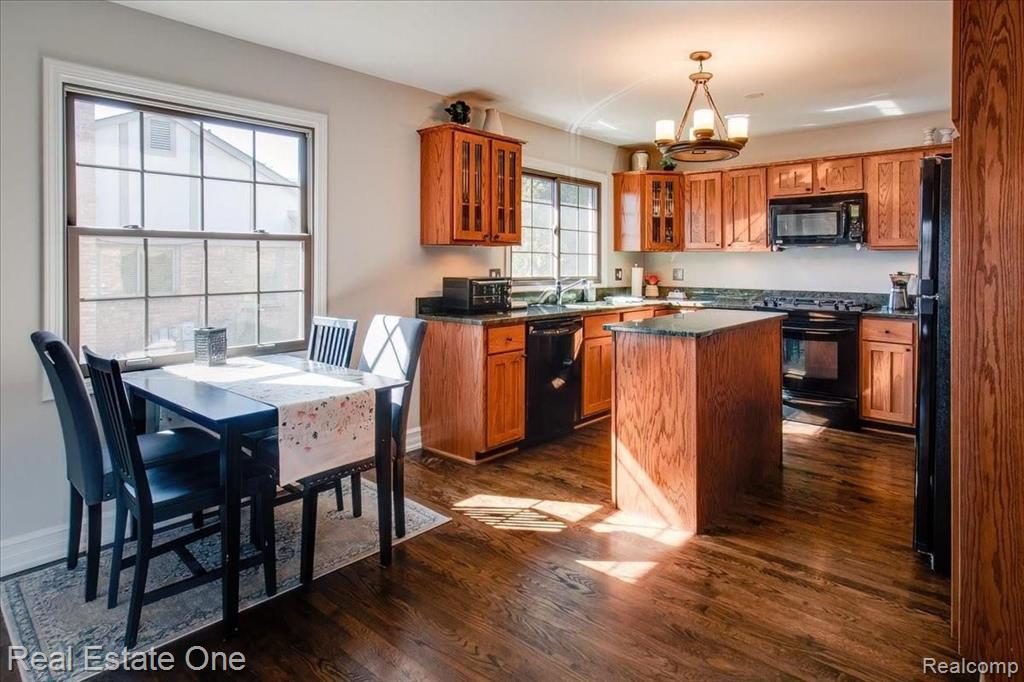 451 Lake Forest Road Rochester Hills, MI 48309 - Photo 24 of 97