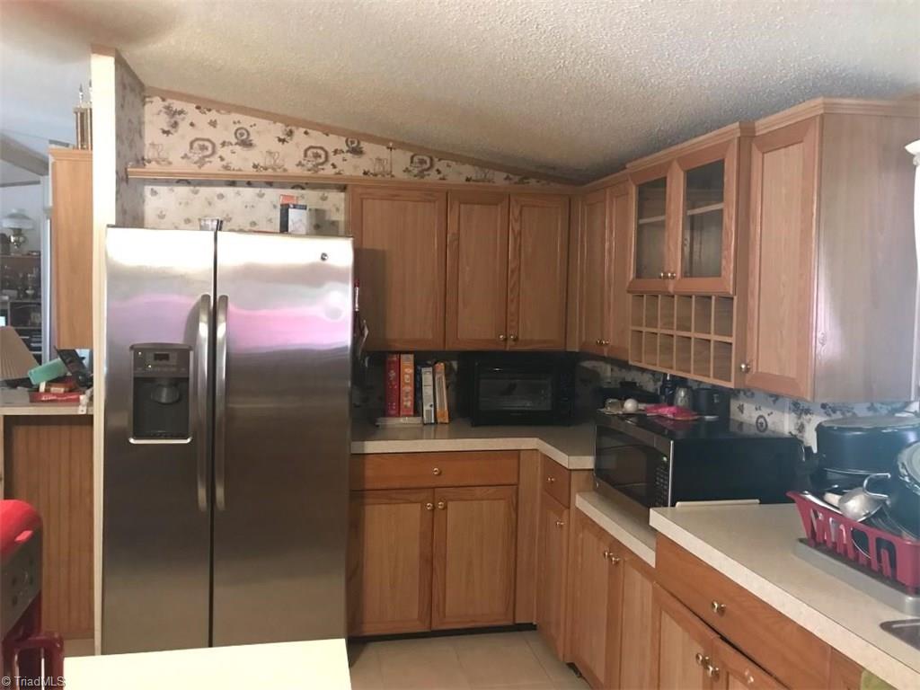 524 Chase Road Thomasville, NC 27360 - Photo 11 of 29 Gallery Image 11