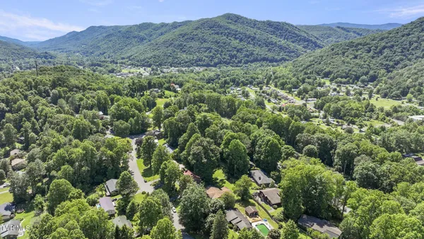 $333,000 | 1511 Mountain View Avenue East, Big Stone Gap, VA 24219