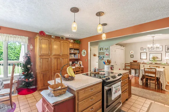 $333,000 | 1511 Mountain View Avenue East, Big Stone Gap, VA 24219