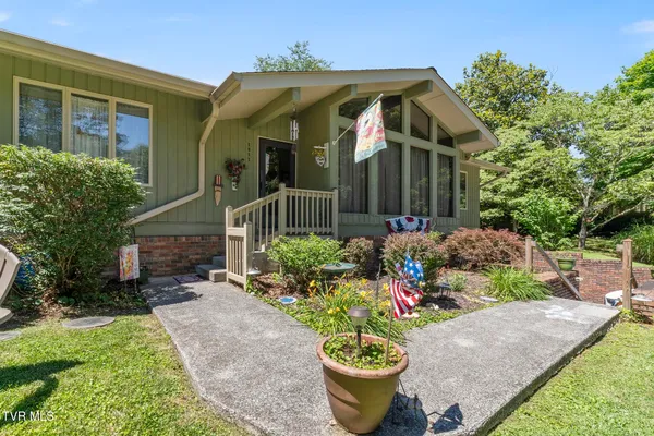 $333,000 | 1511 Mountain View Avenue East, Big Stone Gap, VA 24219