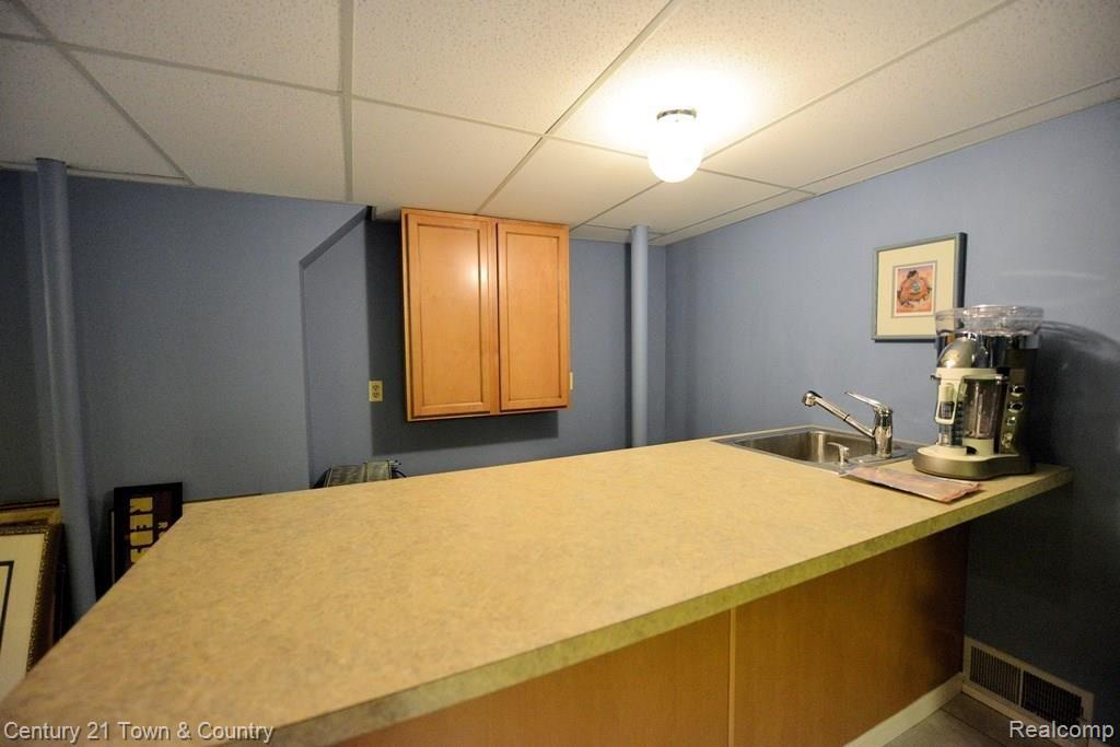 372 Shellbourne Drive Rochester Hills, MI 48309 - Photo 40 of 45