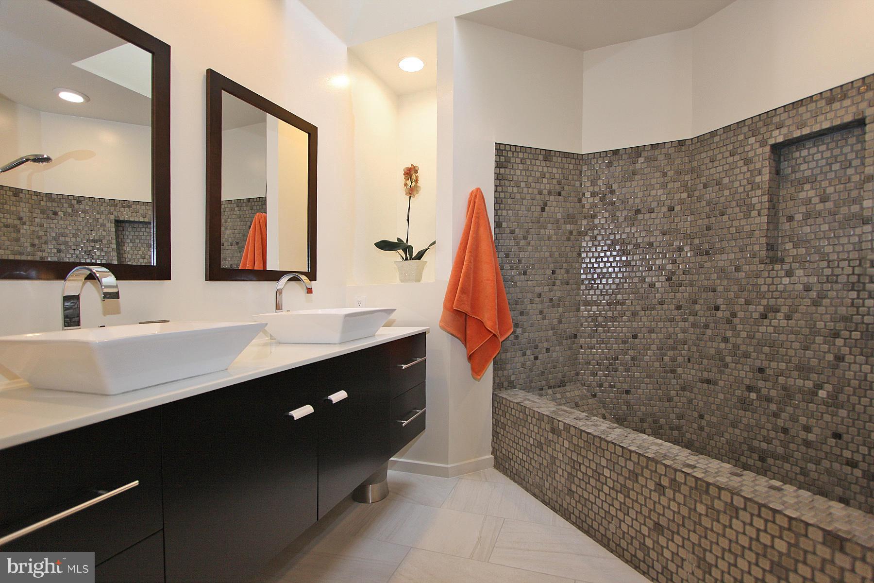 11596 Newport Cove Lane Reston, VA 20194 - Photo 23 of 30 Bath (Master)