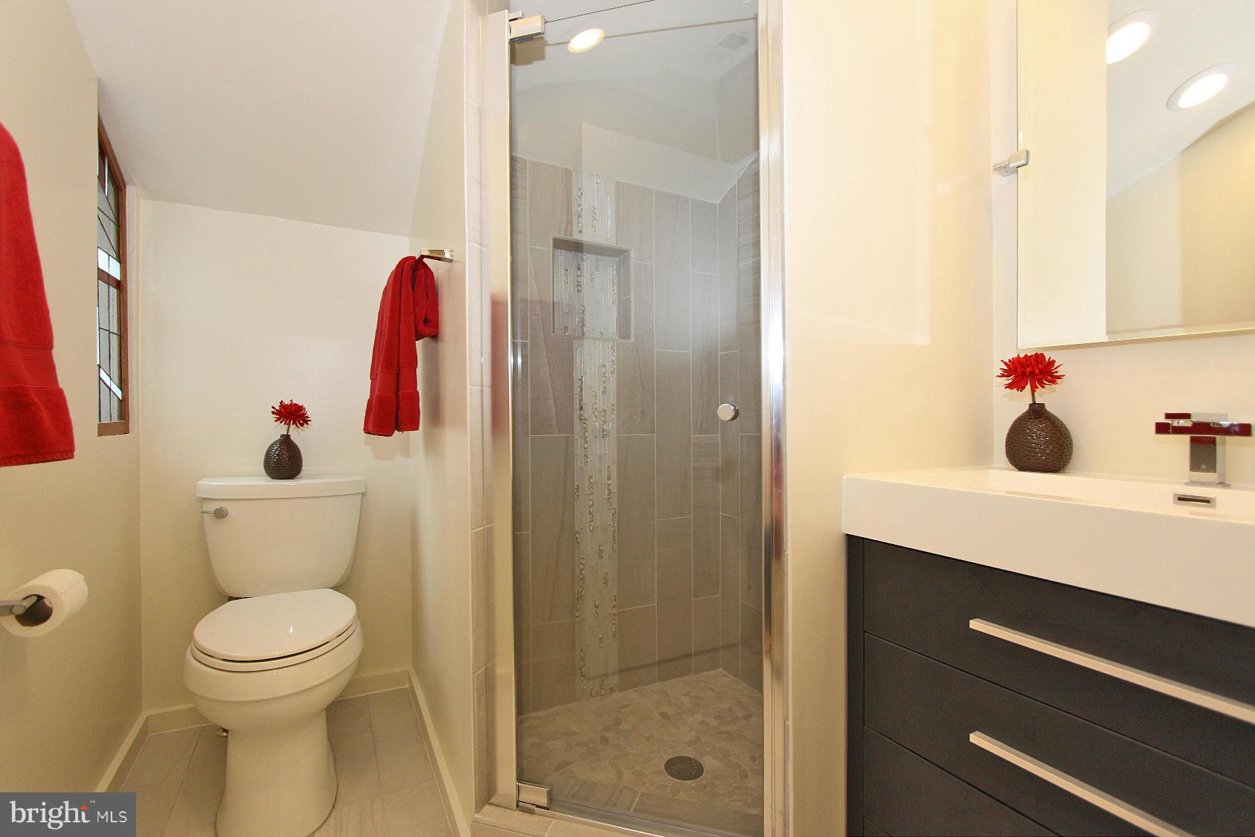 11596 Newport Cove Lane Reston, VA 20194 - Photo 25 of 30 Bath