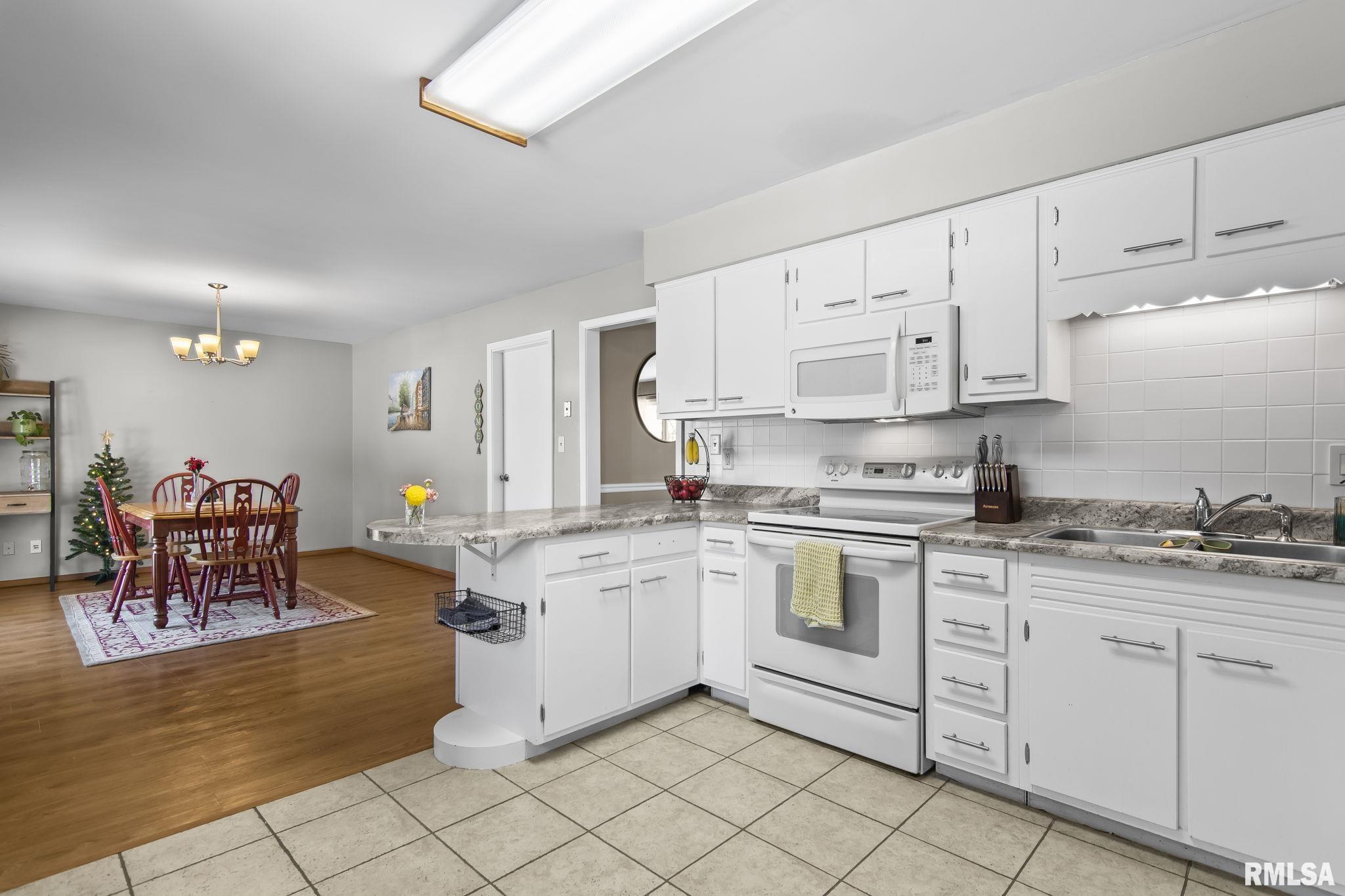 325 Cartwright Drive Springfield, IL 62704 - Photo 11 of 38