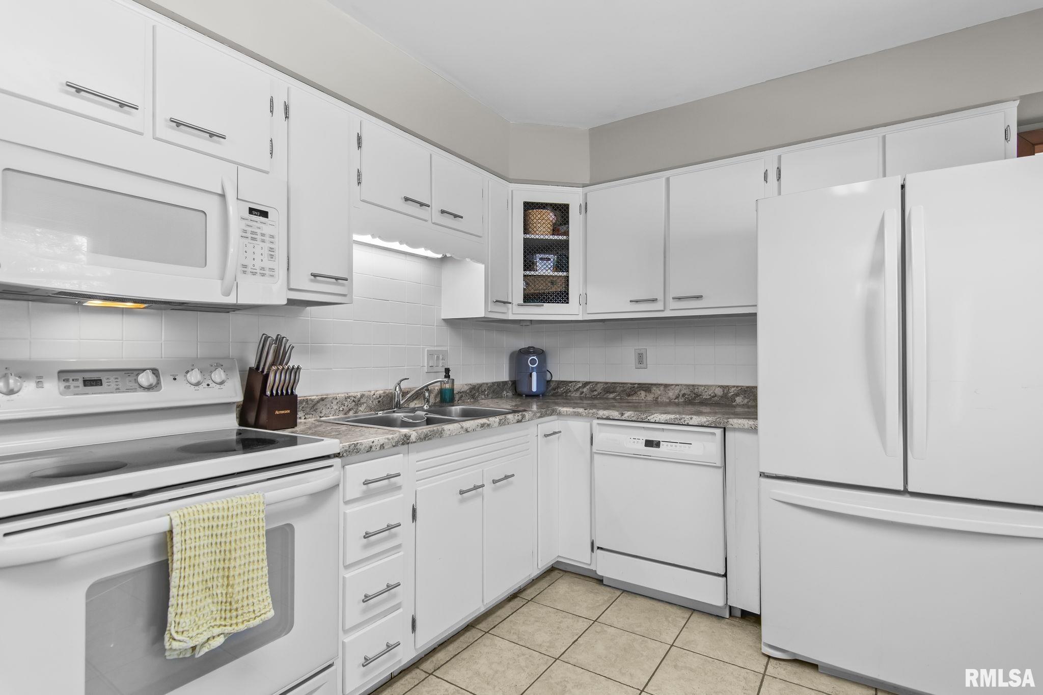 325 Cartwright Drive Springfield, IL 62704 - Photo 12 of 38