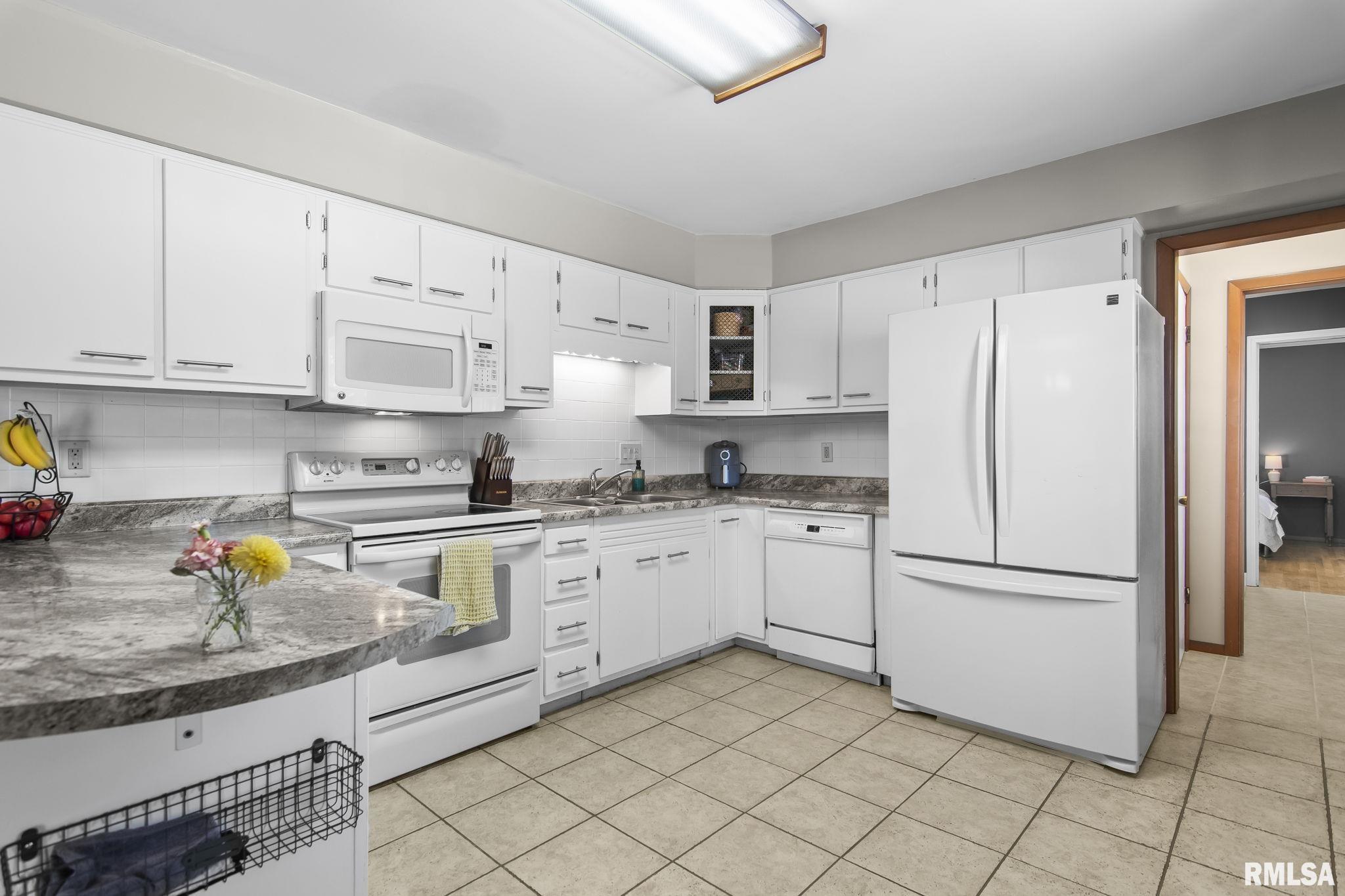 325 Cartwright Drive Springfield, IL 62704 - Photo 14 of 38