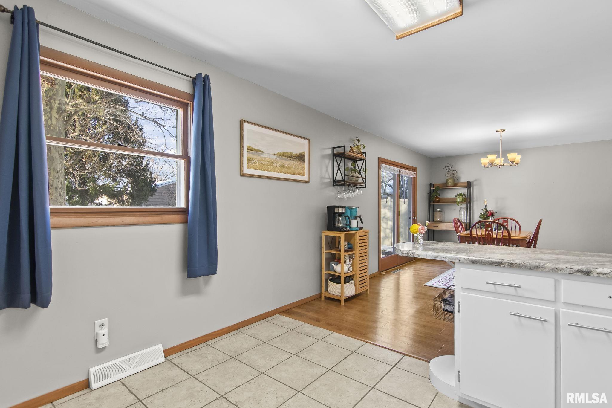 325 Cartwright Drive Springfield, IL 62704 - Photo 15 of 38