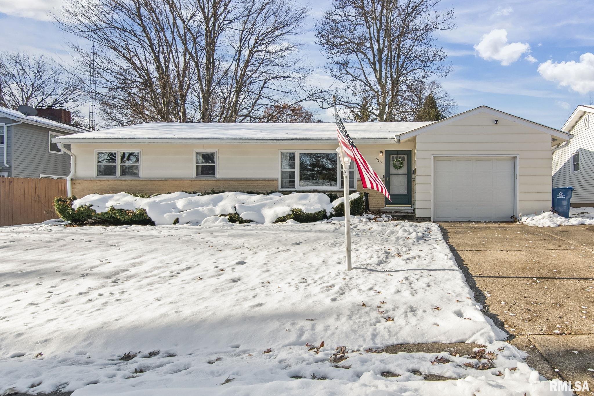 325 Cartwright Drive Springfield, IL 62704 - Photo 2 of 38