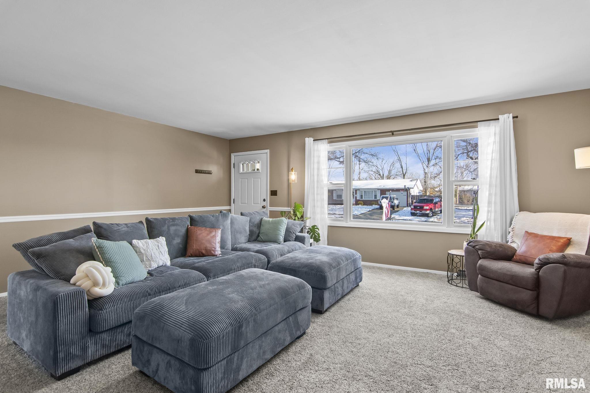 325 Cartwright Drive Springfield, IL 62704 - Photo 3 of 38