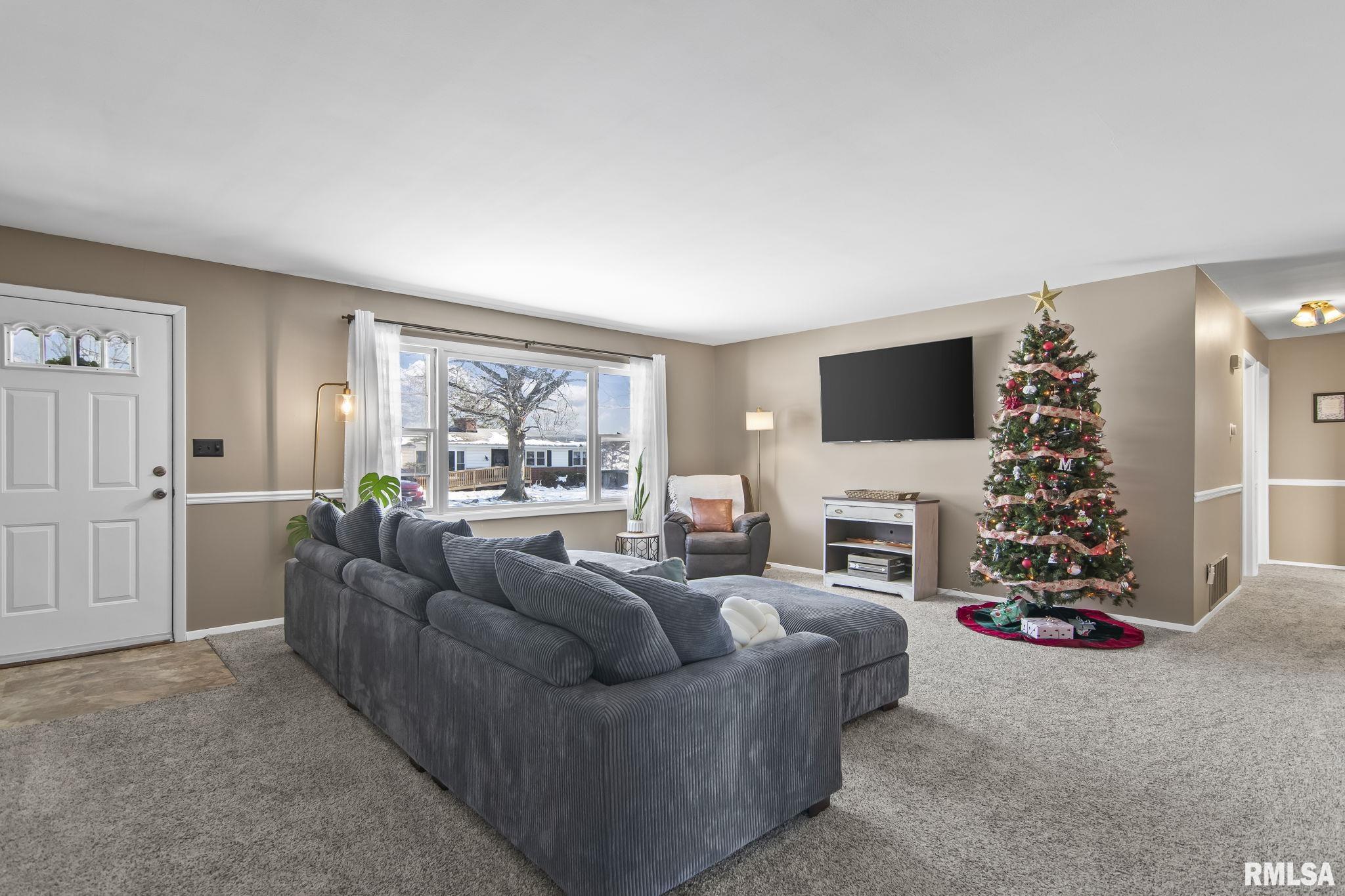 325 Cartwright Drive Springfield, IL 62704 - Photo 4 of 38