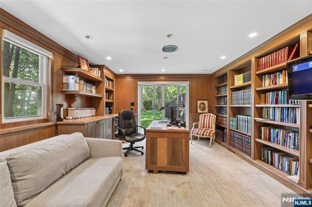 384 Rutland Avenue Teaneck, NJ 07666 - Photo 21 of 36