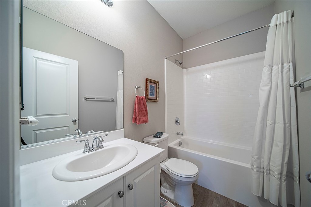 1189 Heritage Drive Calimesa, CA 92320 - Photo 22 of 36 a bathroom with a sink toilet tub and shower