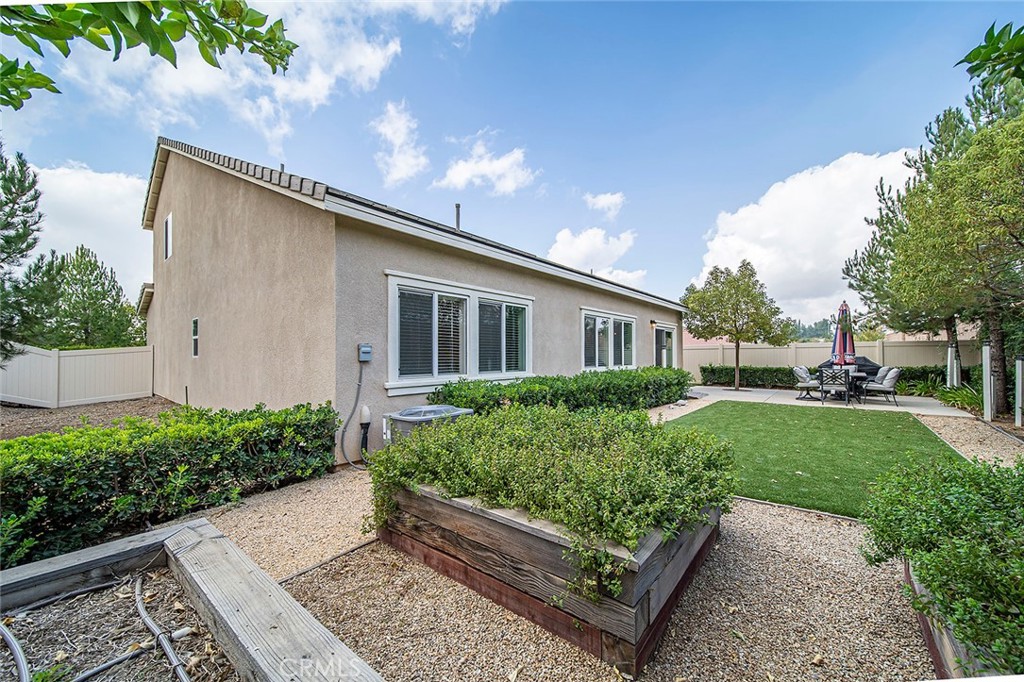 1189 Heritage Drive Calimesa, CA 92320 - Photo 35 of 36 a front view of a house with garden