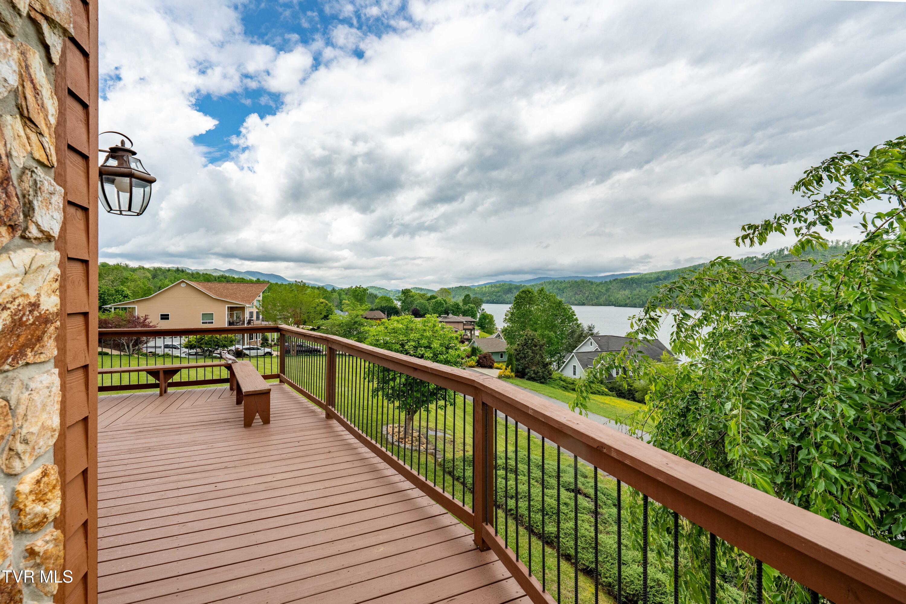 589 Harbor Point Road Butler, TN 37640 - Photo 54 of 64 598 Harbor Point Rd (47 of 89)