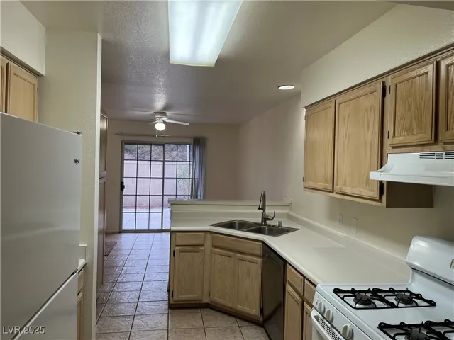 $1,645 | 2842 Briar Knoll Drive, Henderson, NV 89074