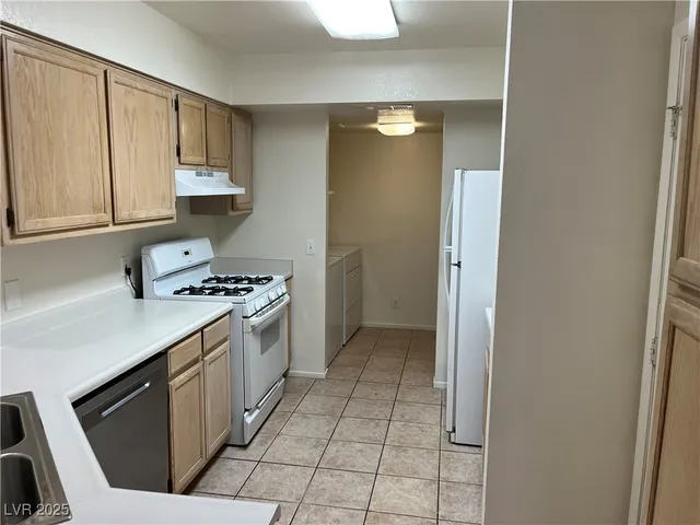 $1,645 | 2842 Briar Knoll Drive, Henderson, NV 89074