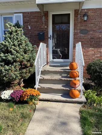 $2,800 | 131 1st Avenue, Hawthorne, NJ 07506