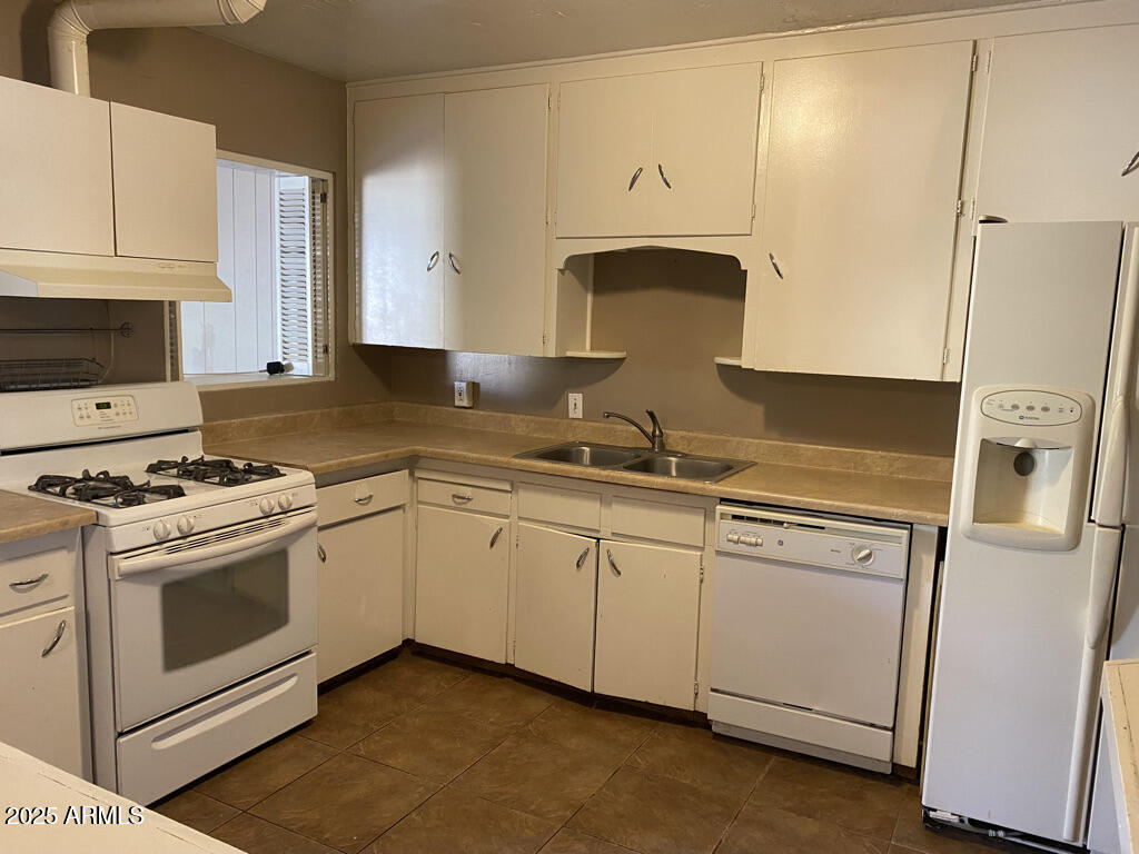 822 West Missouri Avenue Phoenix, AZ 85013 - Photo 11 of 35 a kitchen with granite countertop cabinets stainless steel appliances and a sink