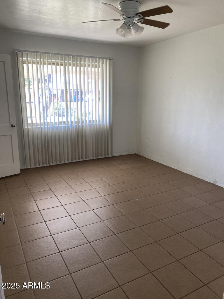 822 West Missouri Avenue Phoenix, AZ 85013 - Photo 19 of 35 a view of an empty room and a window
