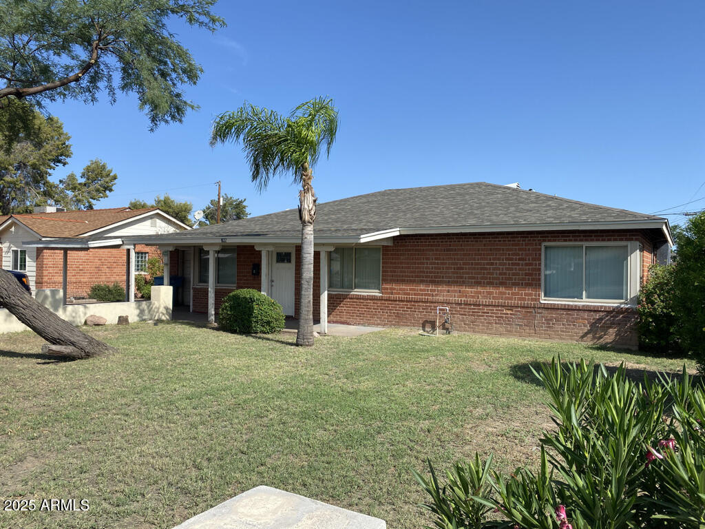 822 West Missouri Avenue Phoenix, AZ 85013 - Photo 2 of 35 a front view of a house with a yard and porch