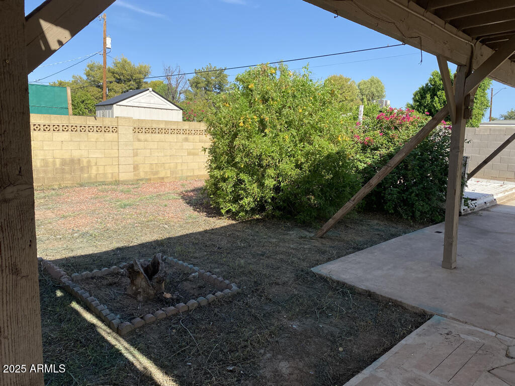 822 West Missouri Avenue Phoenix, AZ 85013 - Photo 31 of 35 a view of a backyard of the house