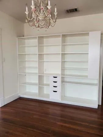 $2,000 | 921 West Oak Street, Denton, TX 76201