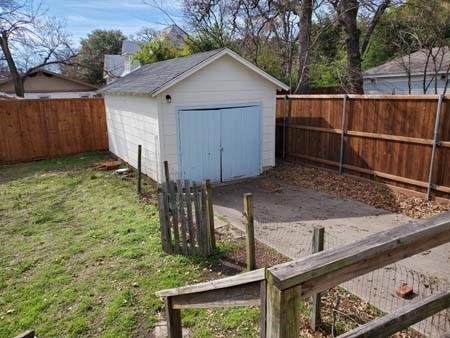 921 West Oak Street Denton, TX 76201 - Photo 23 of 23 a backyard of a house