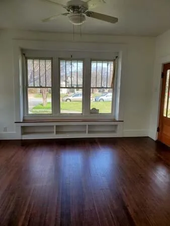 $2,000 | 921 West Oak Street, Denton, TX 76201