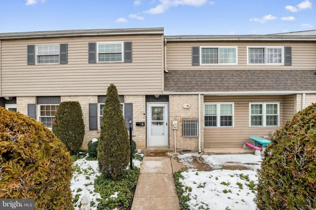 $275,000 | 325 South Warminster Road, Hatboro, PA 19040