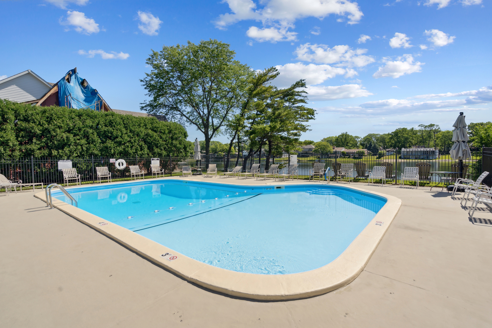 1 North Dee Road, Unit 3H Park Ridge, IL 60068 - Photo 3 of 6 a view of outdoor space and swimming pool