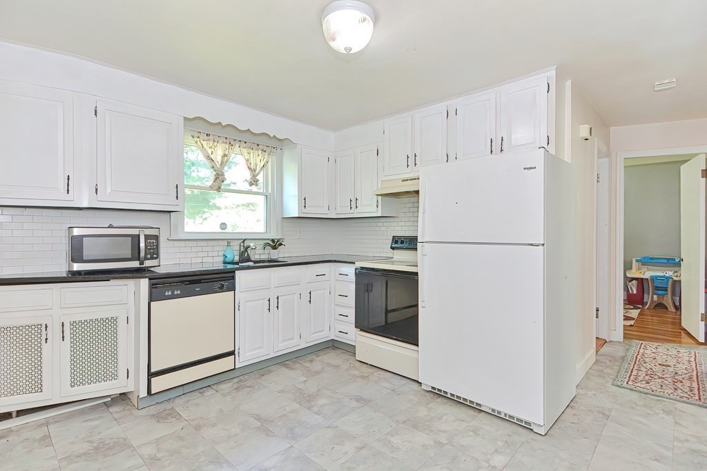 40 Knowles Road Worcester, MA 01602 - Photo 16 of 28 Gallery Image 16