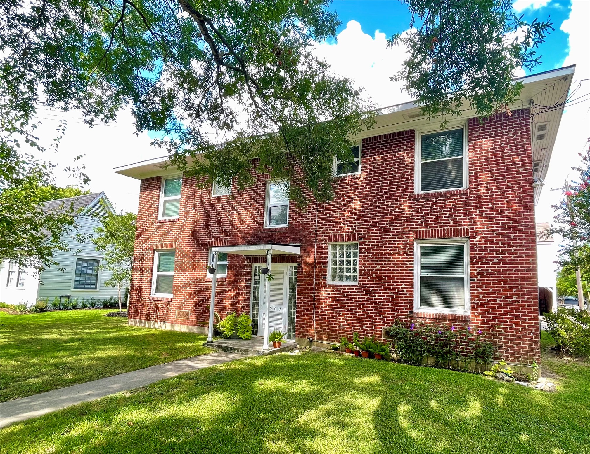 1502 Elmen Street, Unit 4 Houston, TX 77019 - Photo 9 of 9 Great location not far from major shopping areas.