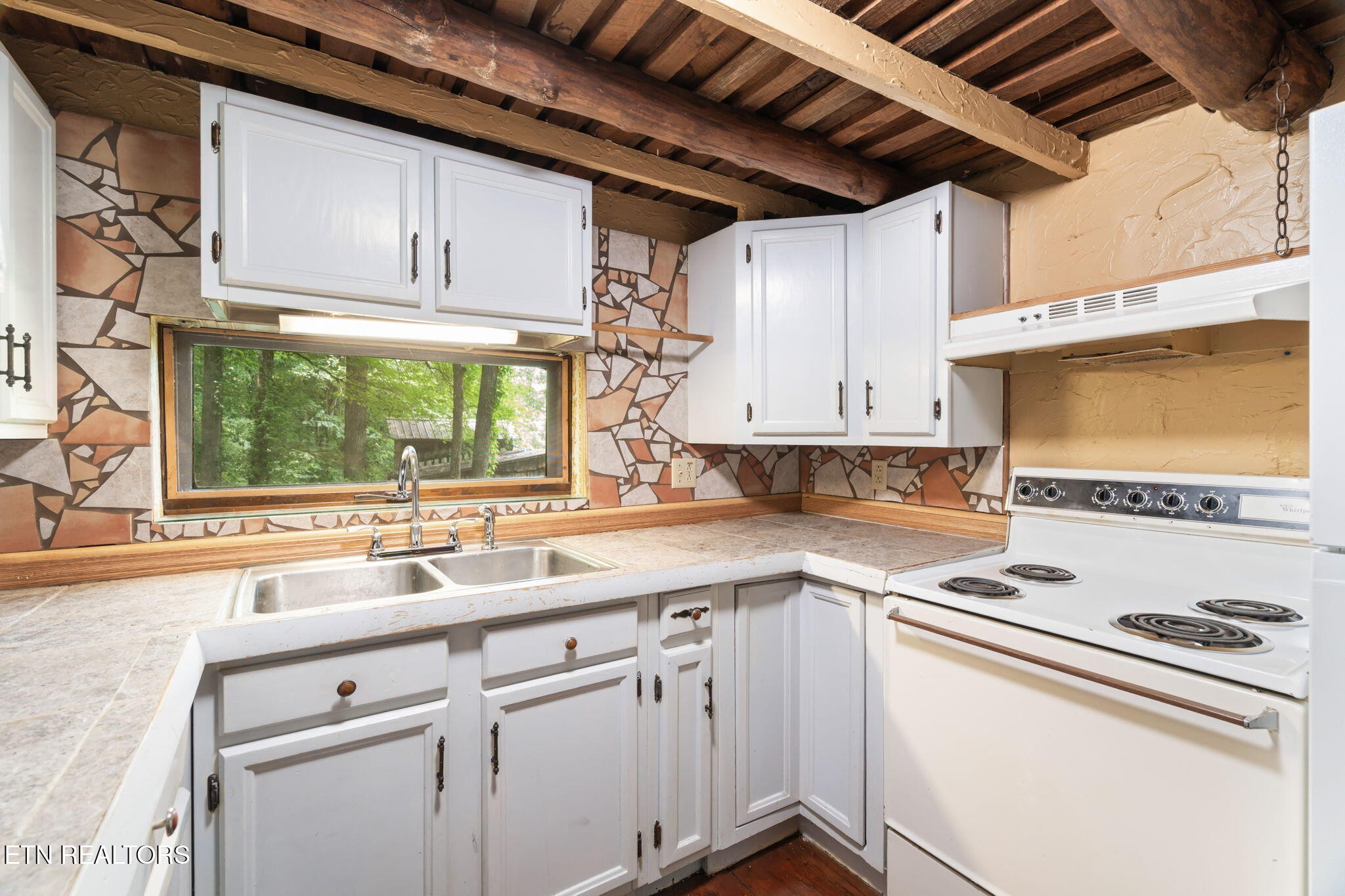8013 Neubert Springs Road Knoxville, TN 37920 - Photo 9 of 47 Gallery Image 9