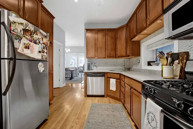 $2,600 | 3705 North Lakewood Avenue, Unit 1F, Chicago, IL 60613