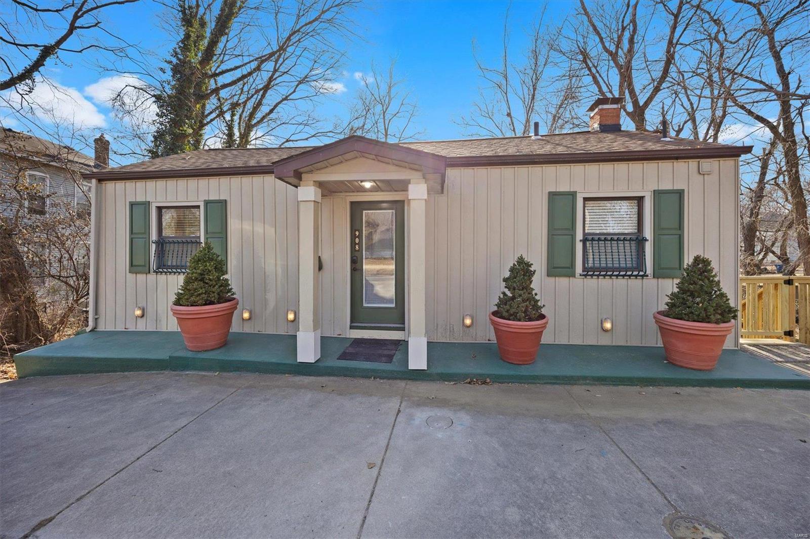 908 State Street Alton, IL 62002 - Photo 1 of 32