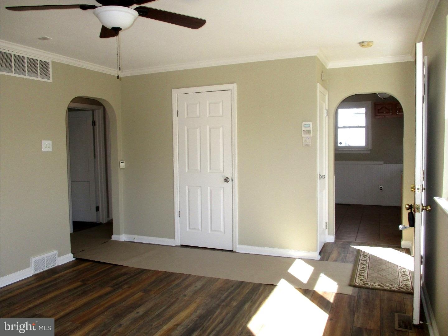 54 State Avenue Lindenwold, NJ 08021 - Photo 6 of 21 Living Room