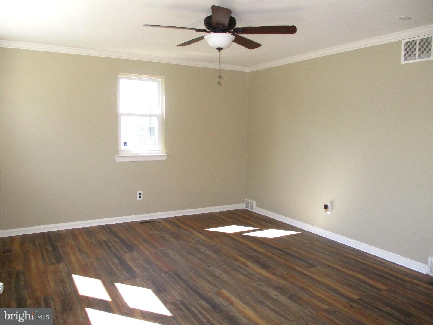 54 State Avenue Lindenwold, NJ 08021 - Photo 7 of 21 Living Room