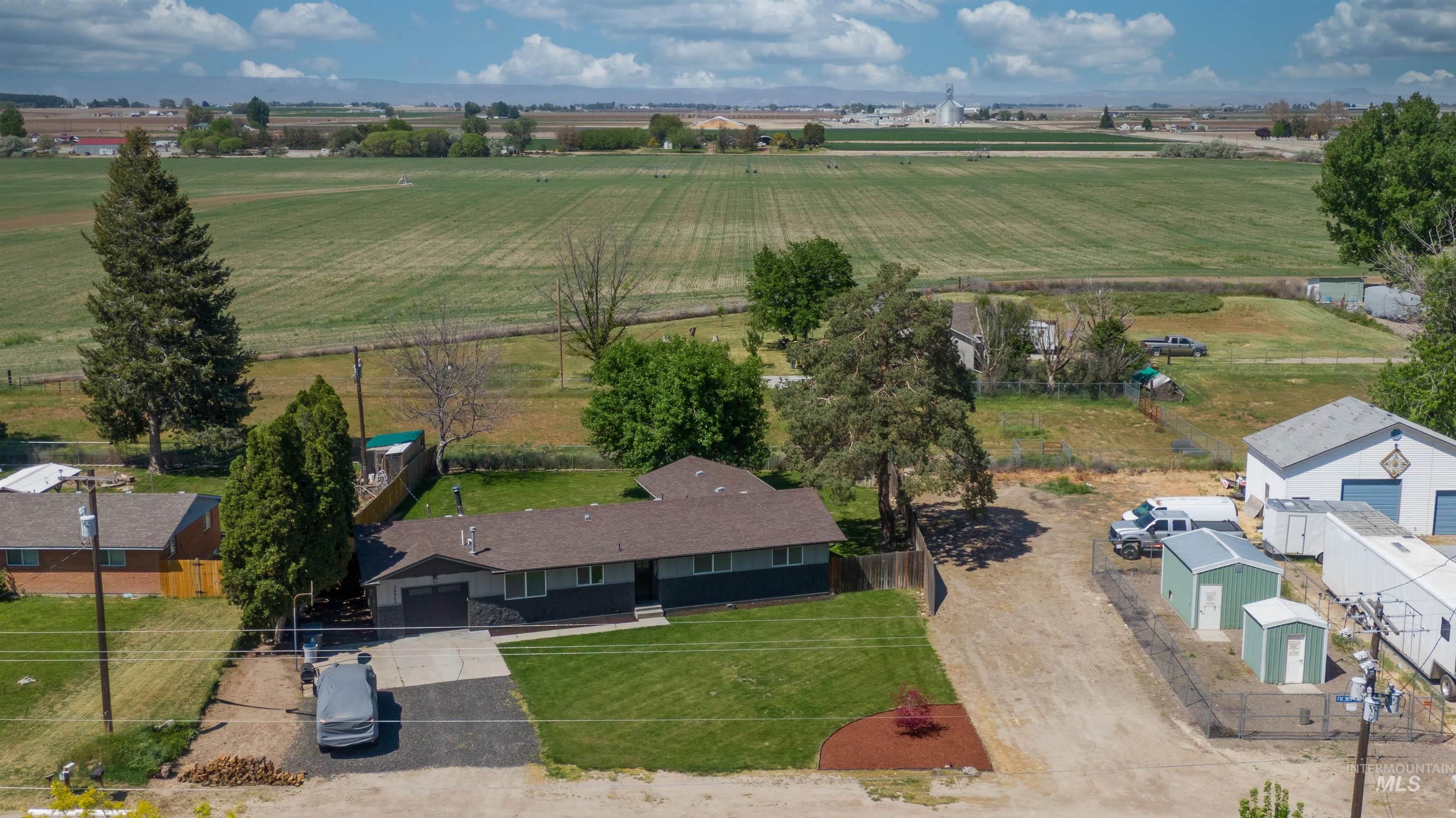 20803 Friends Road Greenleaf, ID 83626 - Photo 33 of 39 Single-story residence featuring a gray and dark blue exterior