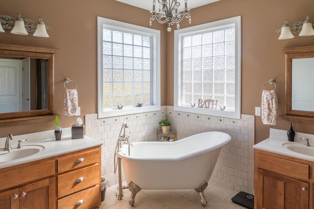 3003 Seminole Loop Crossville, TN 38572 - Photo 13 of 28 13-Master Bath Tub Area