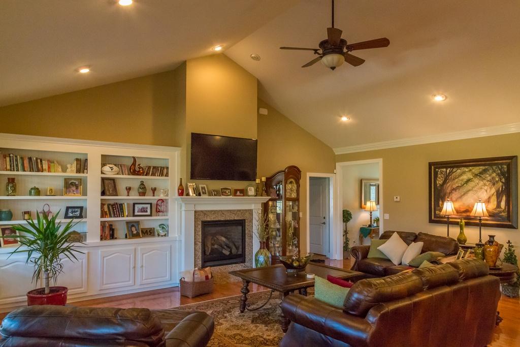 3003 Seminole Loop Crossville, TN 38572 - Photo 4 of 28 4-Living Room with Cathedral Ceiling