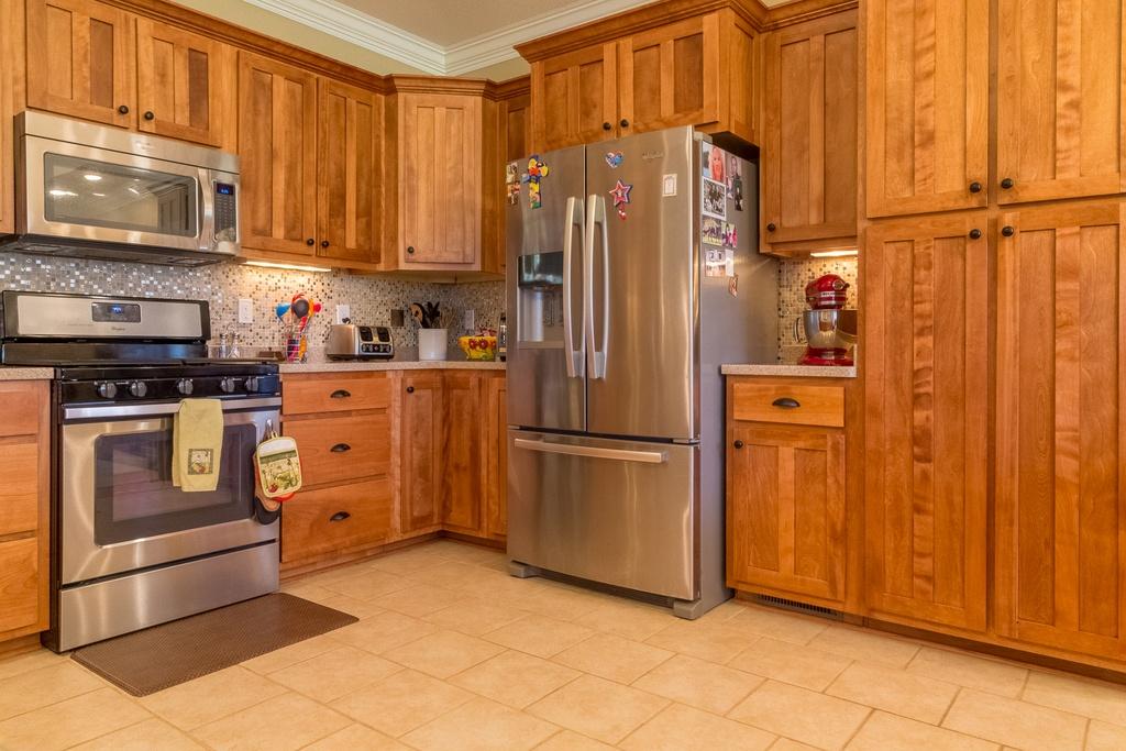 3003 Seminole Loop Crossville, TN 38572 - Photo 7 of 28 7-Stainless Appliances & Custom Shaker C