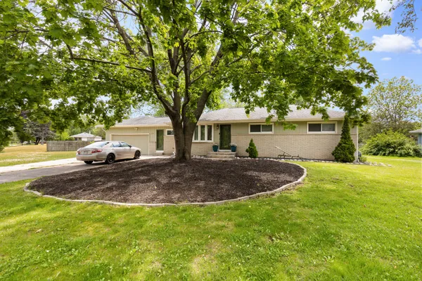 $379,900 | 3301 East Carol Court, Oak Creek, WI 53154