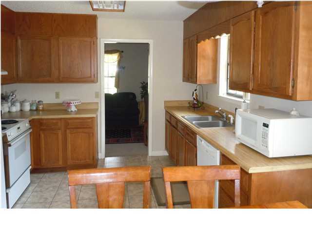 402 Olde Post Road Niceville, FL 32578 - Photo 2 of 13 a kitchen with stainless steel appliances granite countertop a sink stove and refrigerator