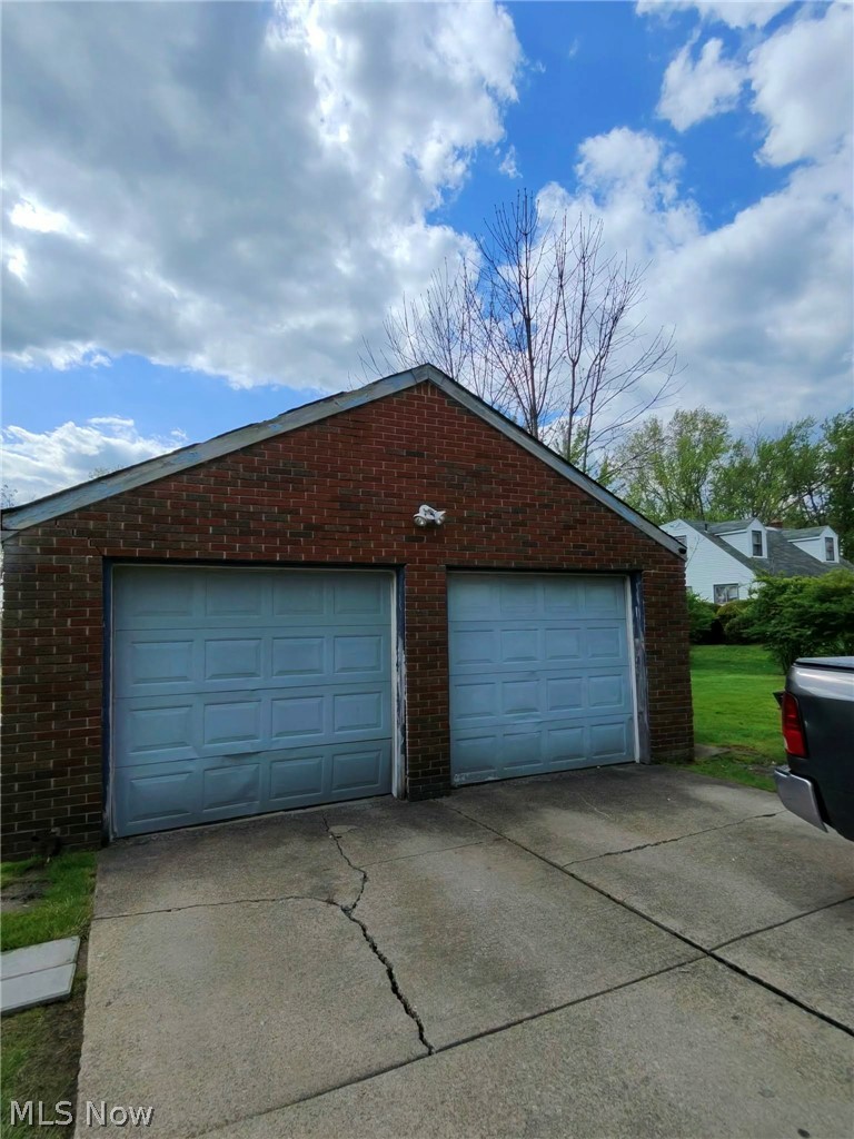 2156 McGuffey Road Youngstown, OH 44505 - Photo 6 of 7